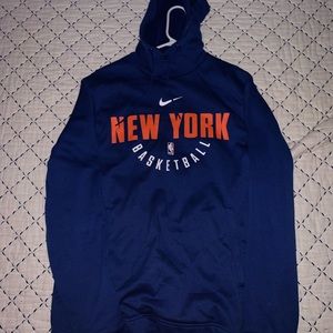 New York Knicks OFFICAL Basketball Sweatshirt EUC